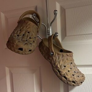 CROCS Brown Geometric Mules